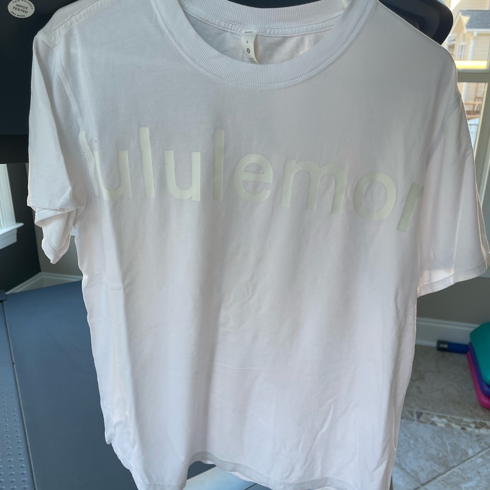 Lululemon All Yours Logo tshirt.  Size 6.